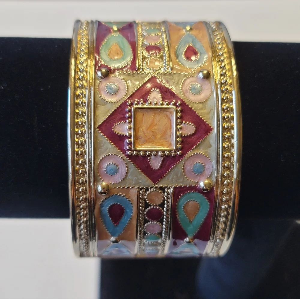 Egyptian Revival Enamel Cuff Bracelet, Goldtone, Vintage, Estate - Picture 3 of 10